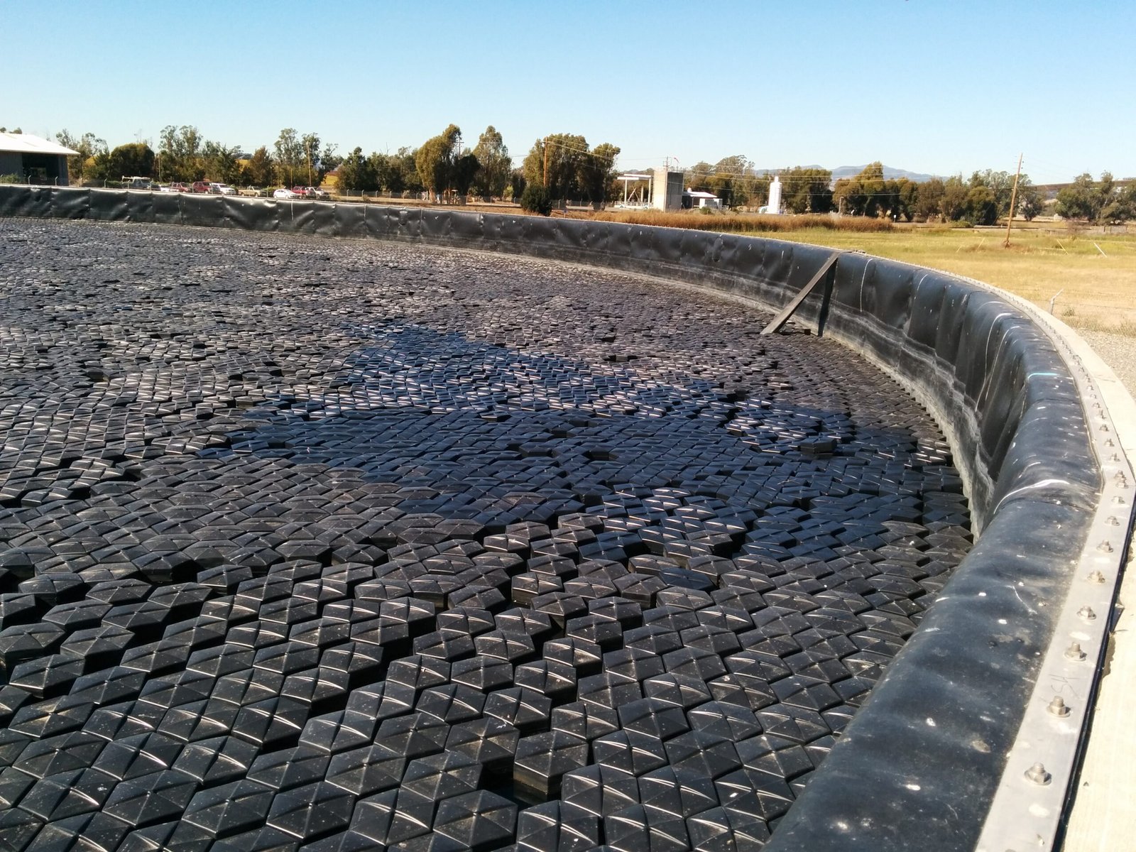 FRAC pond and FRAC tank floating cover Hexprotect